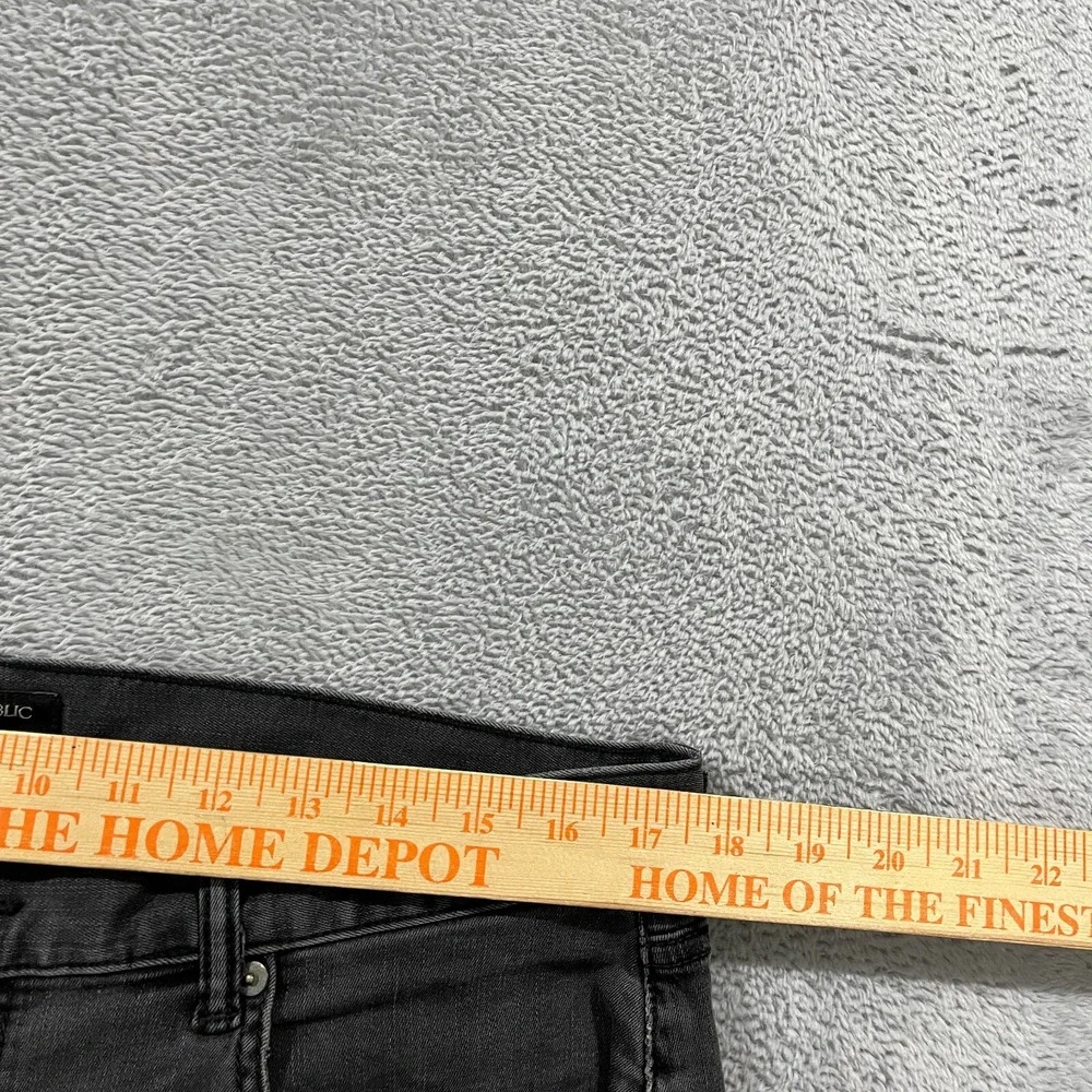 Banana Republic estimates stretch only