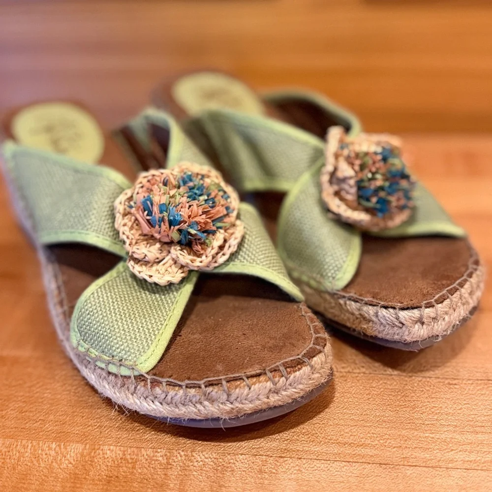Life Stride Green Espadrilles with Floral Detail‎