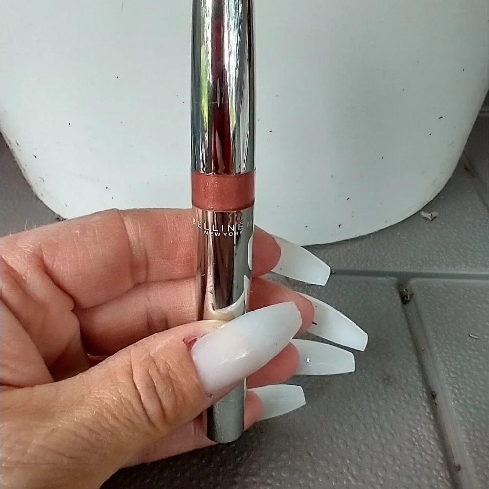 Maybelline women shine