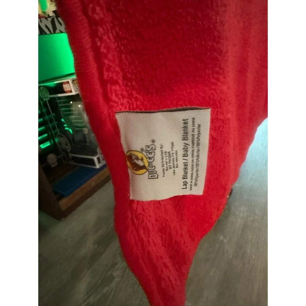 Buc-Ees material decor