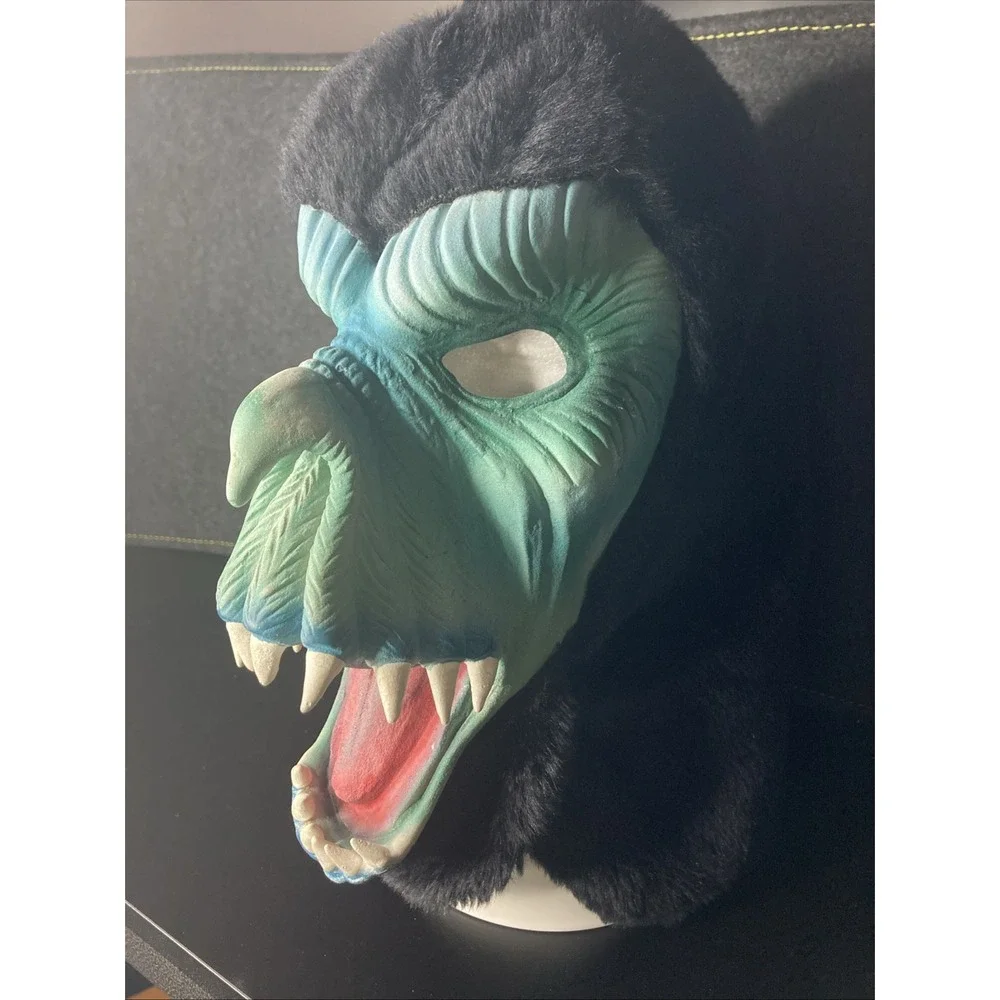 Topstone fang face