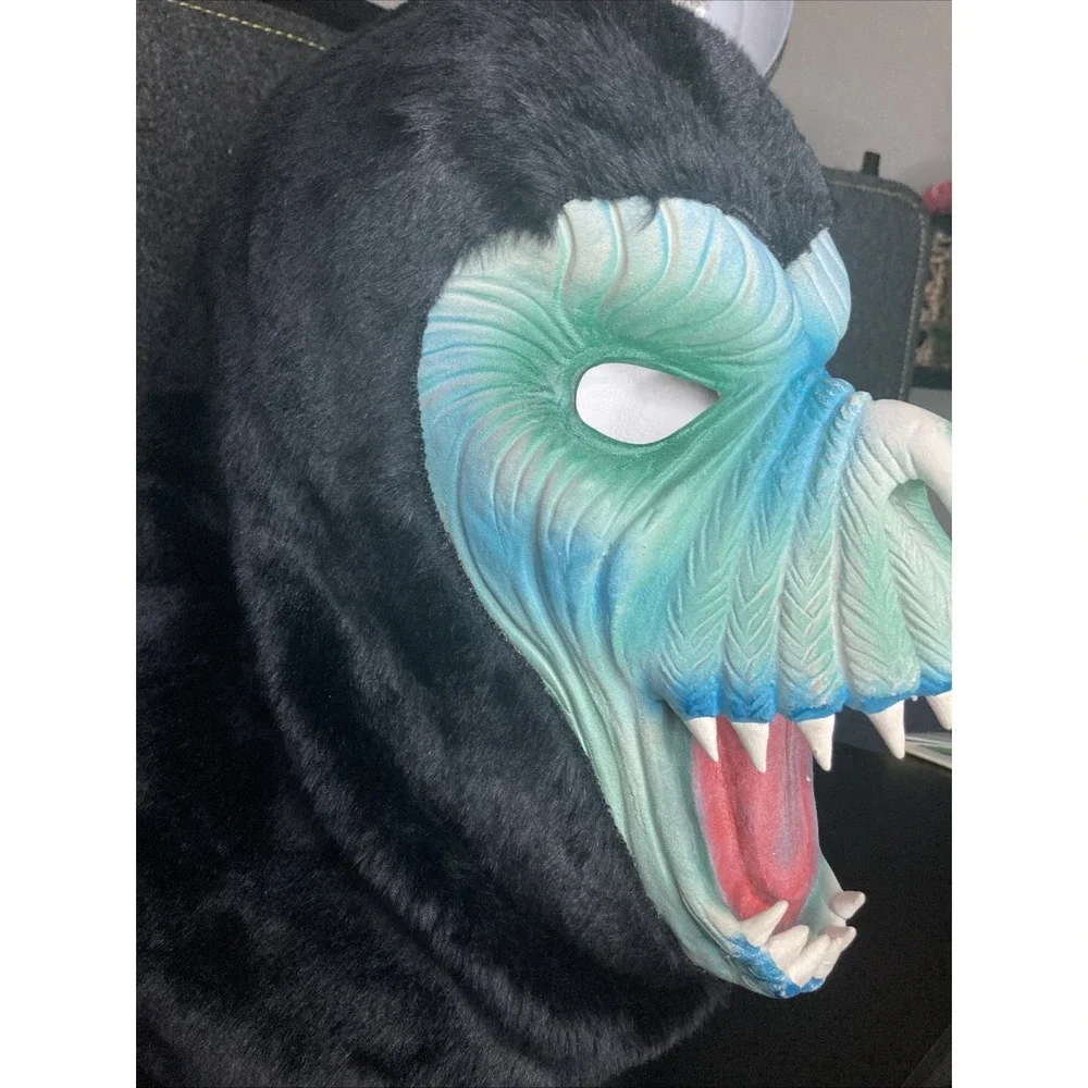 Topstone fang face