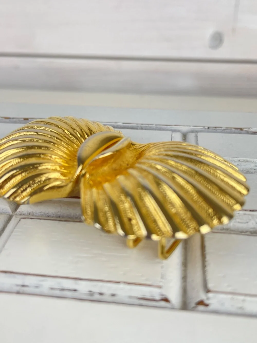 Vintage 1980s Dotty Smith Gold-tone Scallop Shell Belt Buckle