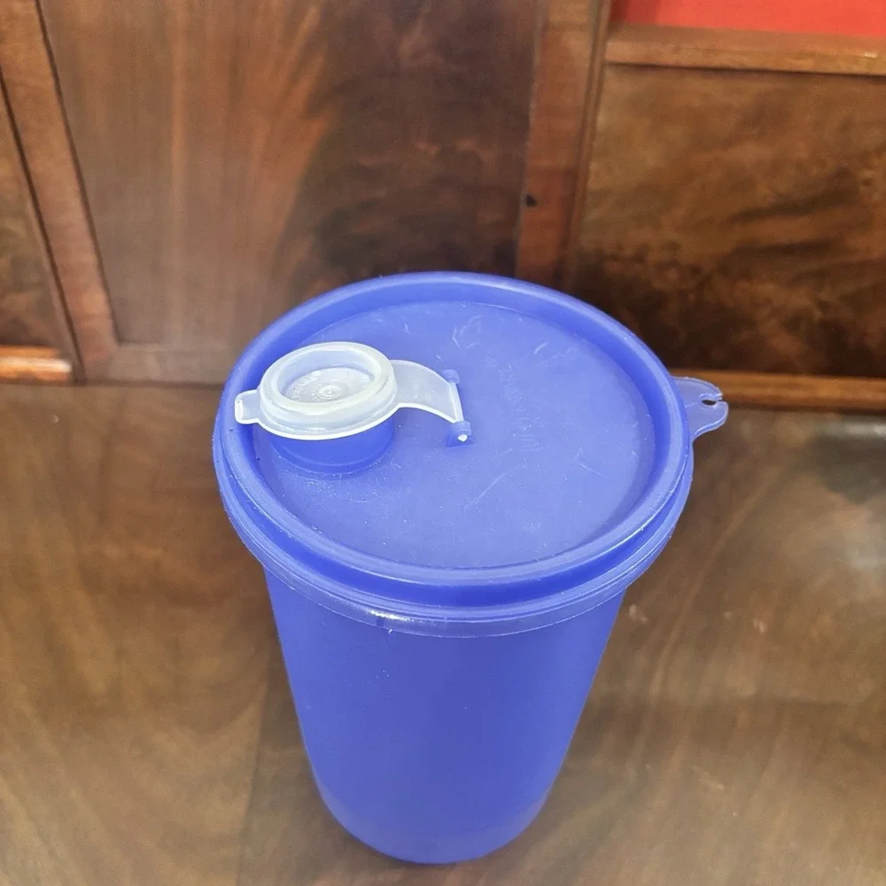 Tupperware flip capacity spout