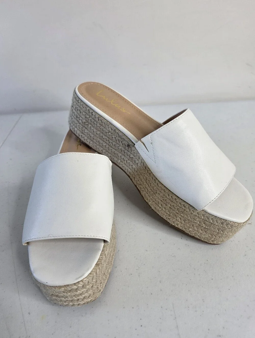 Lulus ahu white