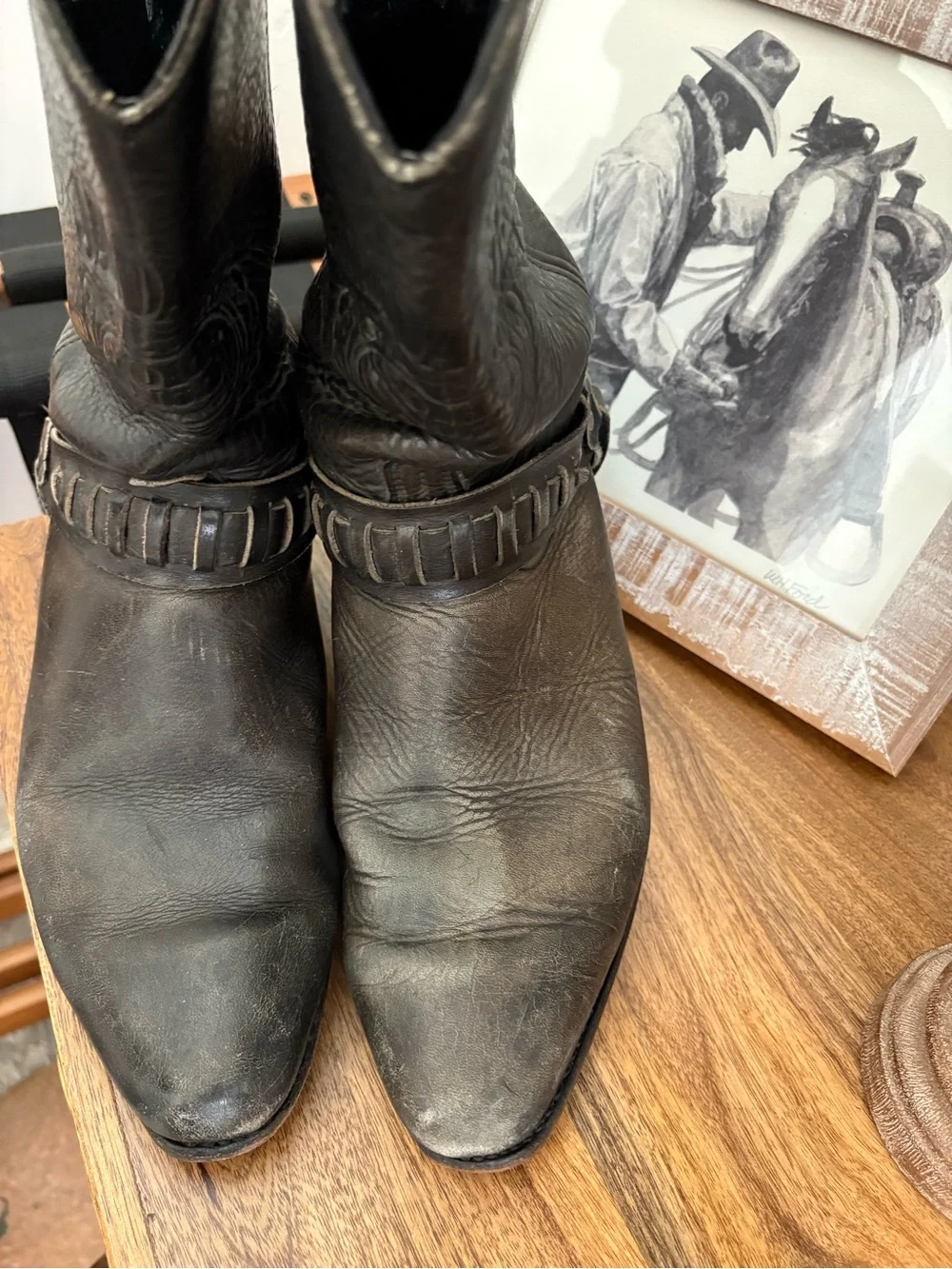 N/A black leather