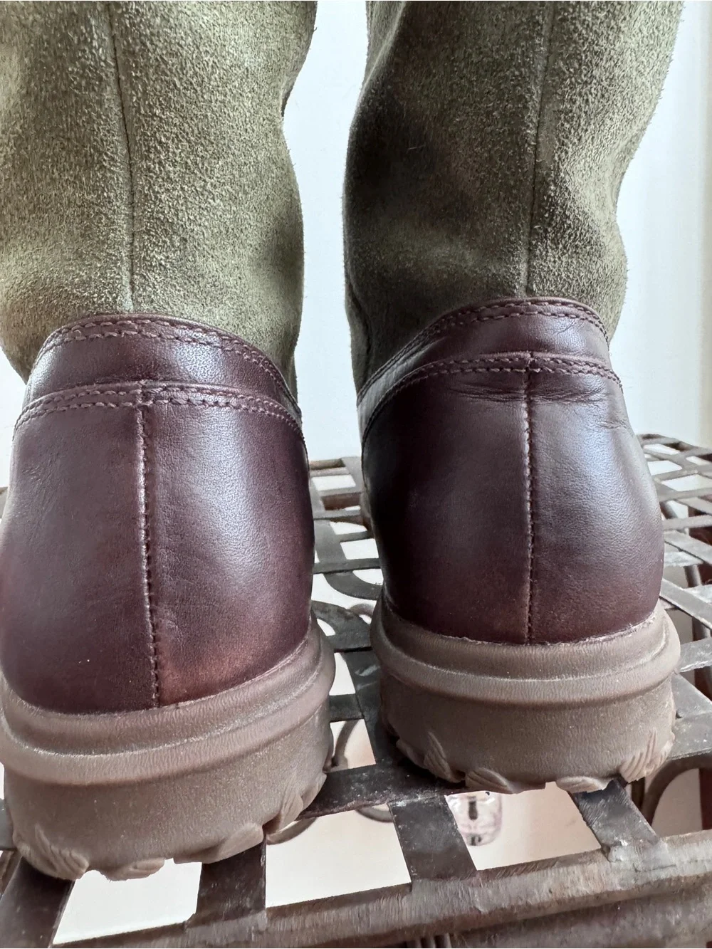Bogs olive suede