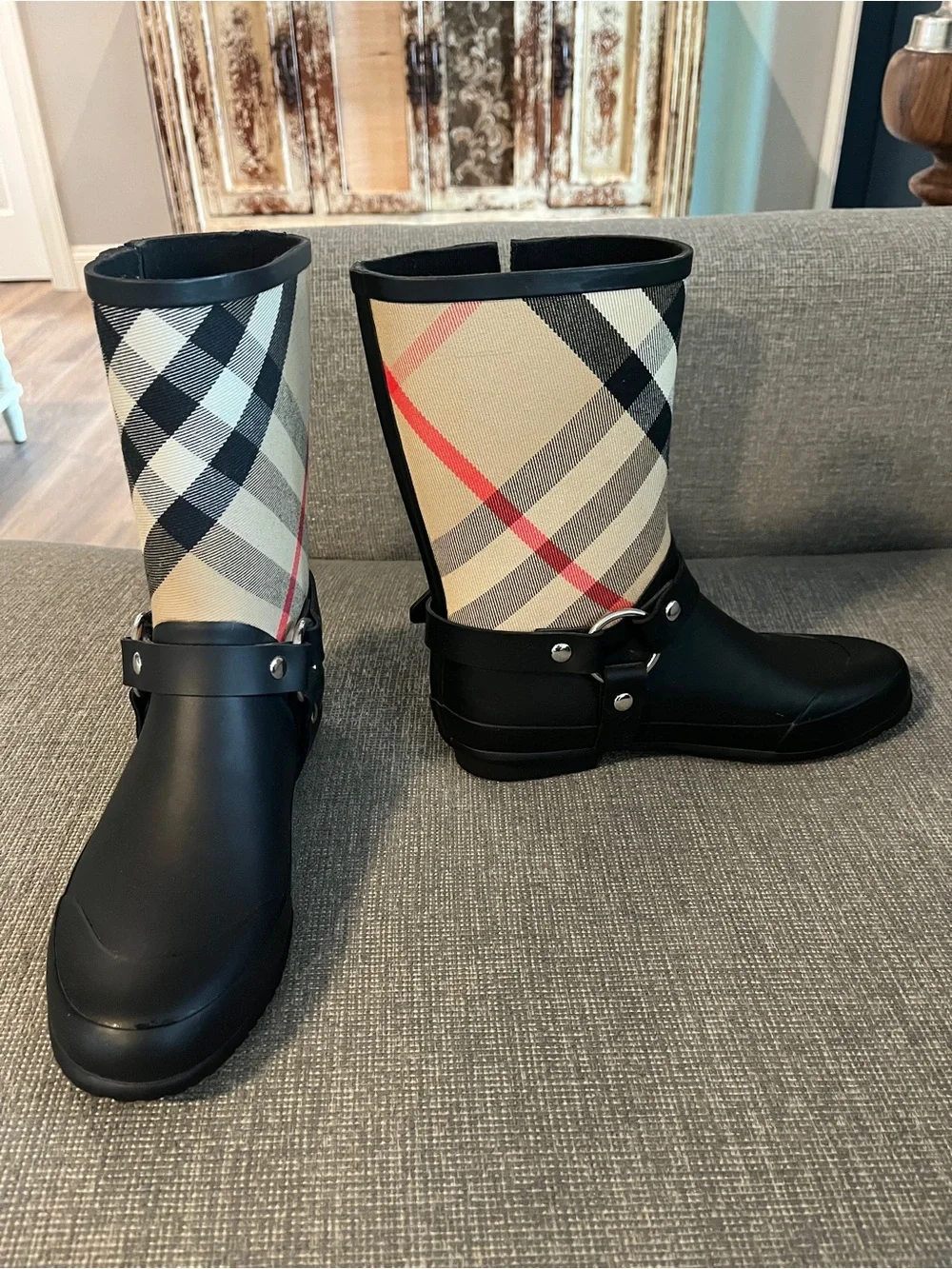 Burberry plaid black