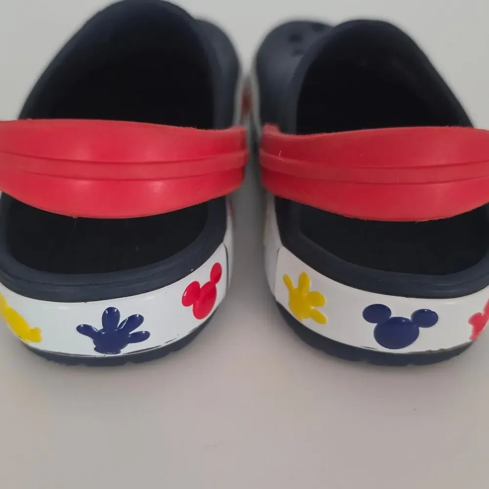 CROCS feet front