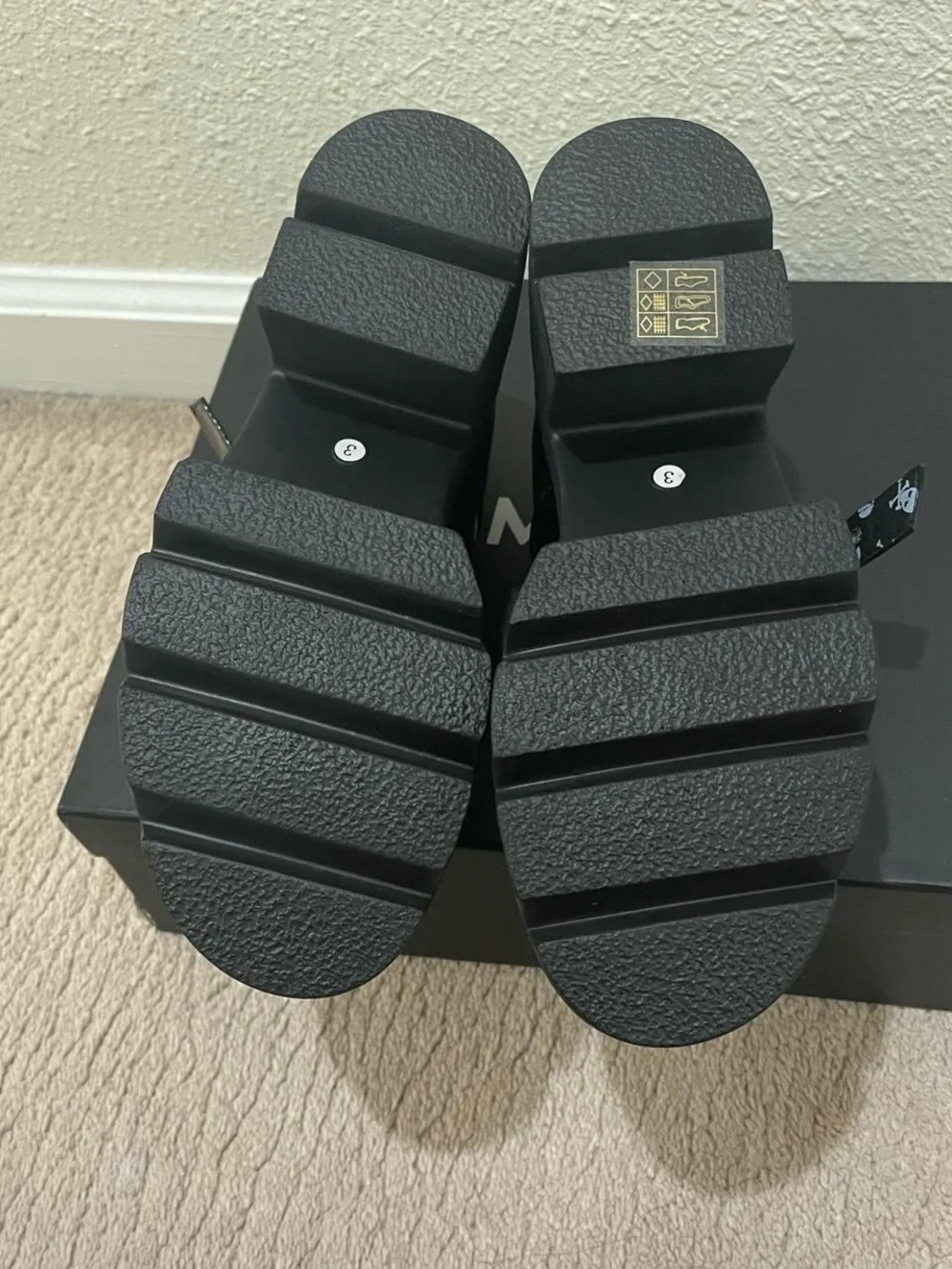 Lamoda chunky black