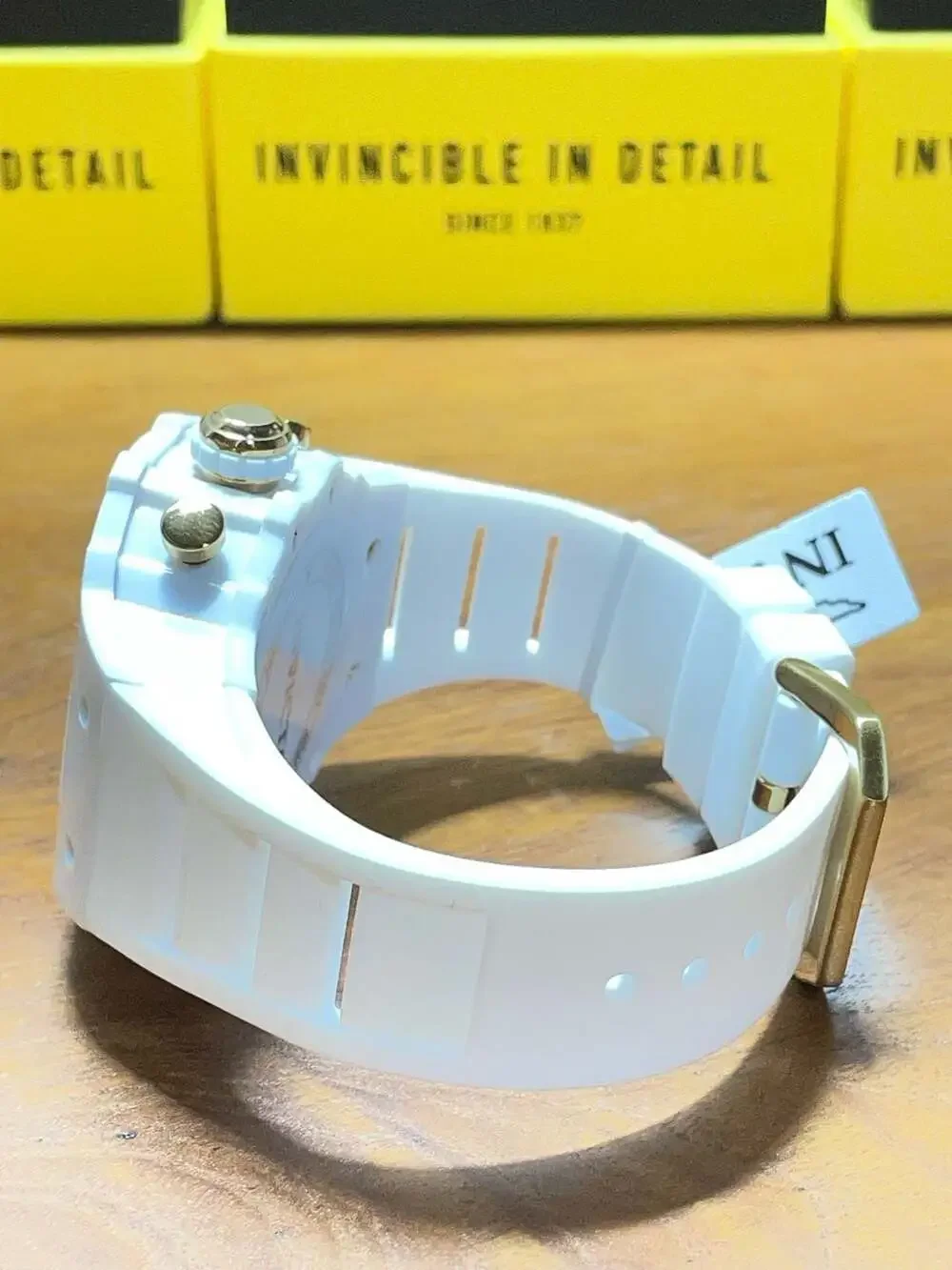 Invicta clean bold
