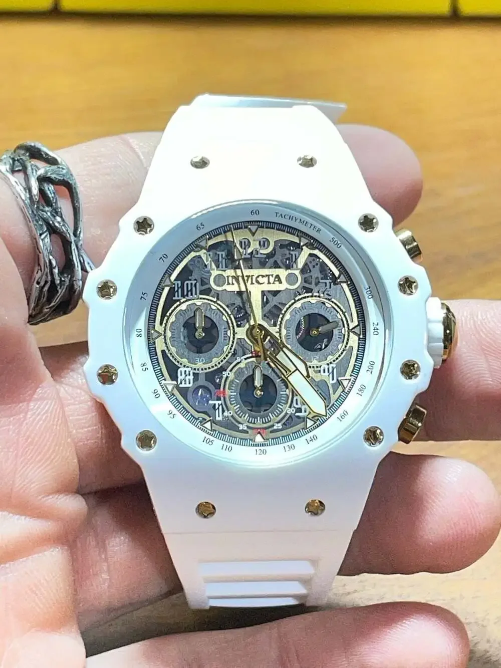 Invicta clean bold