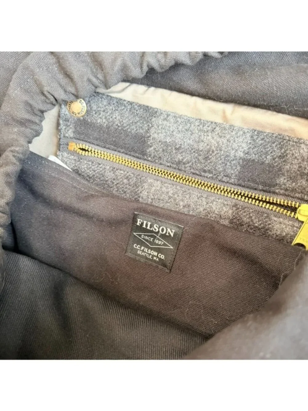Filson everyday cloth buckle