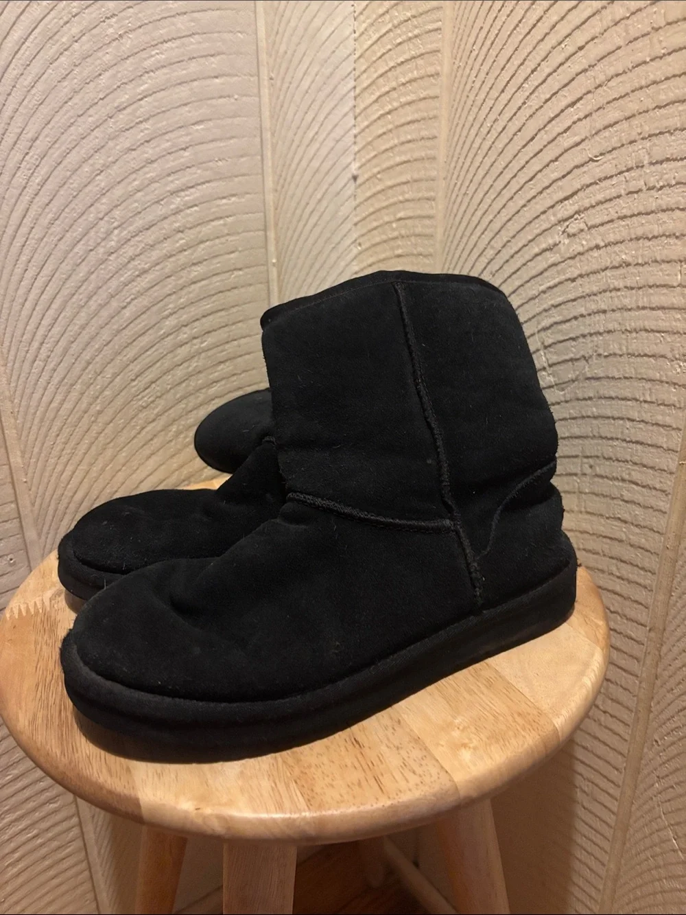 Koolaburra classic black