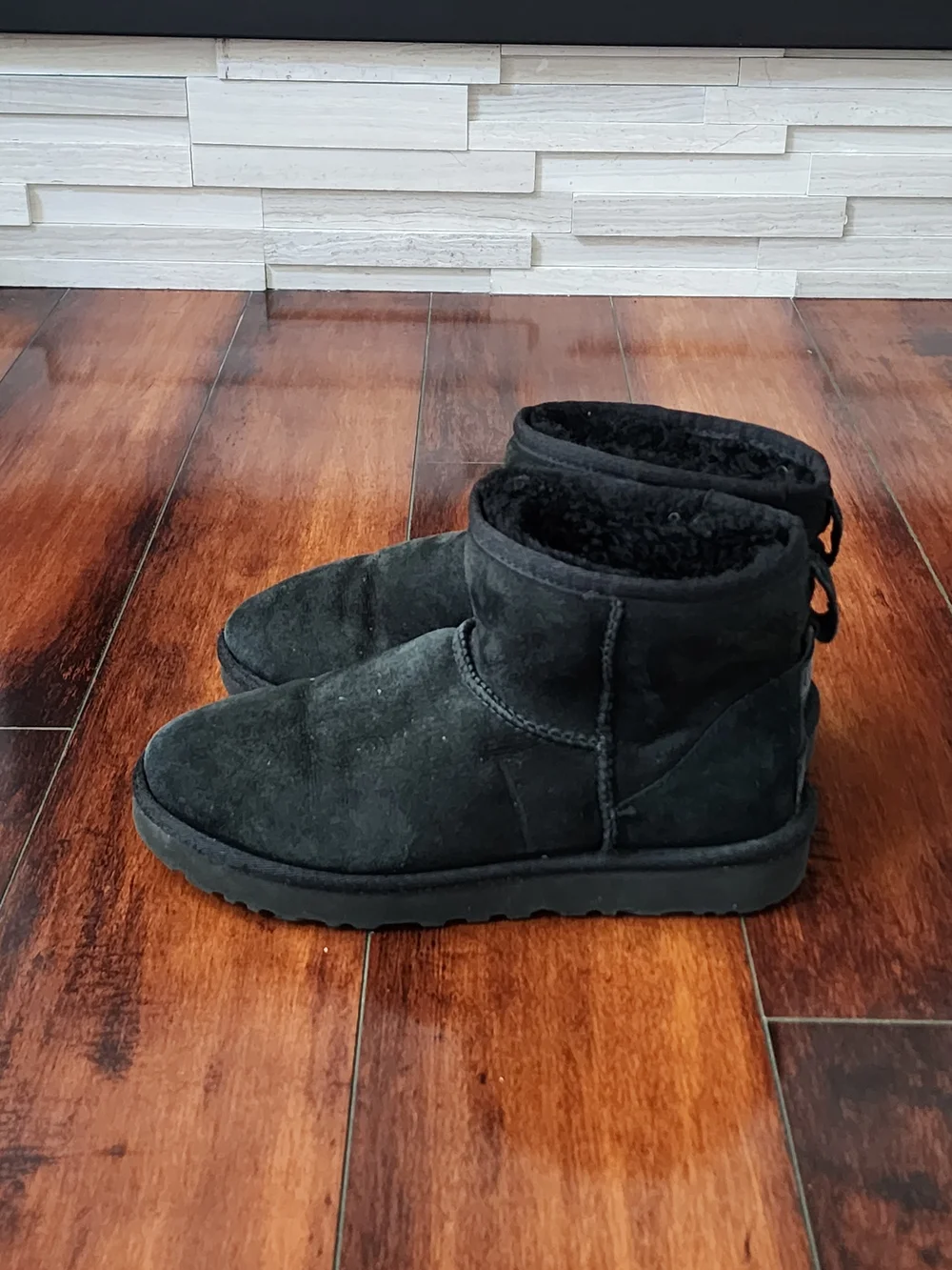 UGG classic mini
