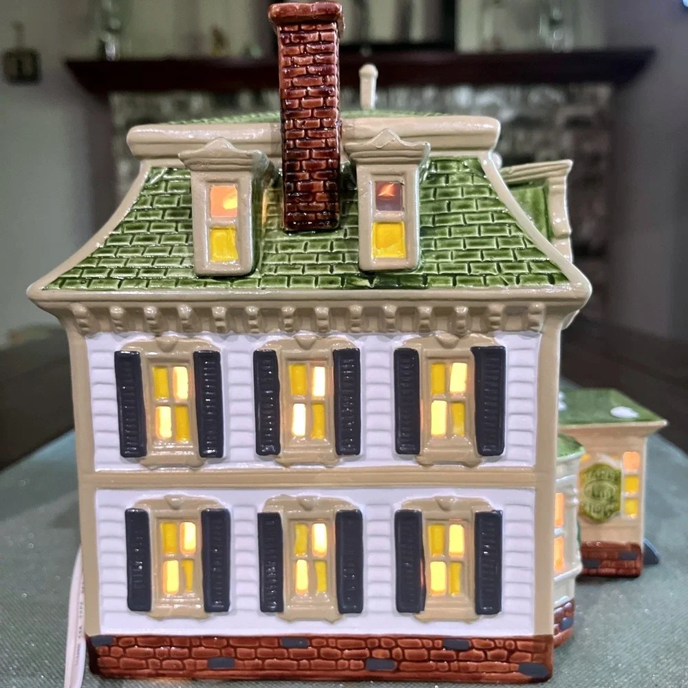 Dept 56 Snow Village MAPLE RIDGE INN #5121-7 w/box & light EUC