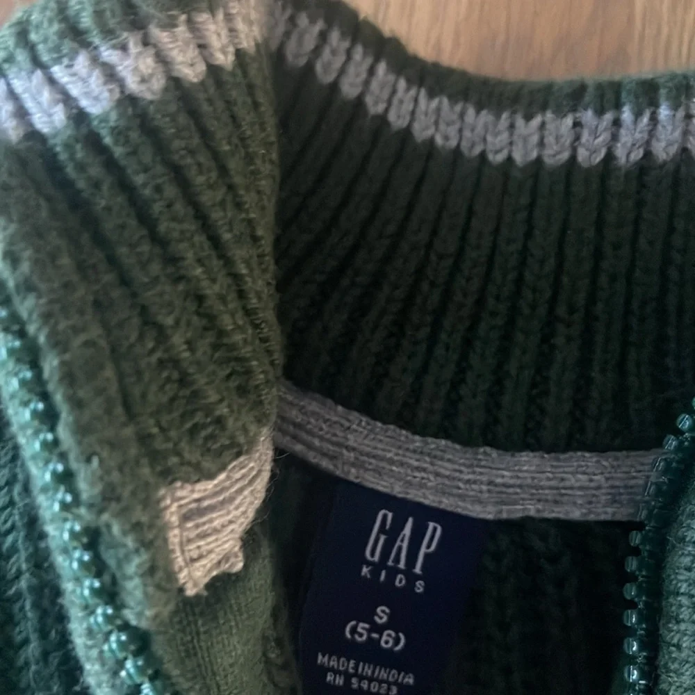 GAP color green