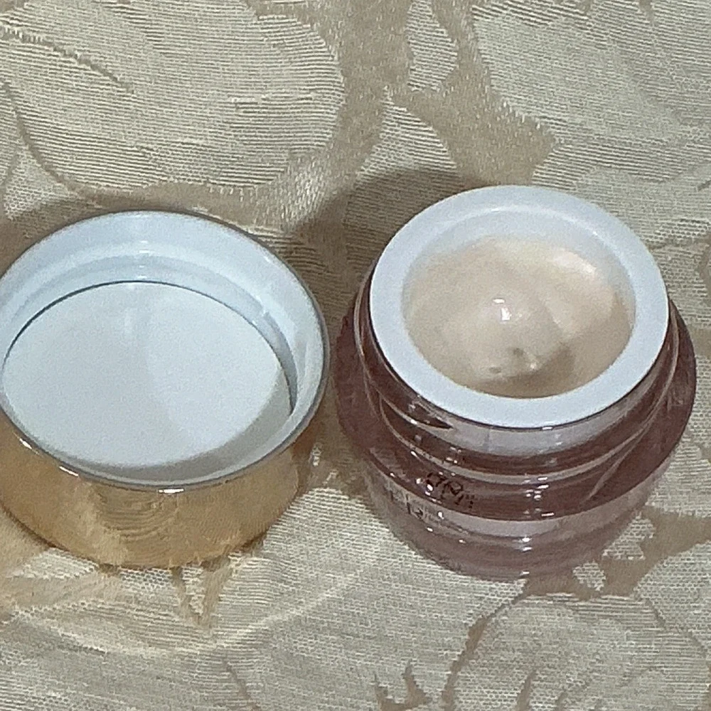 Estée Lauder two jars