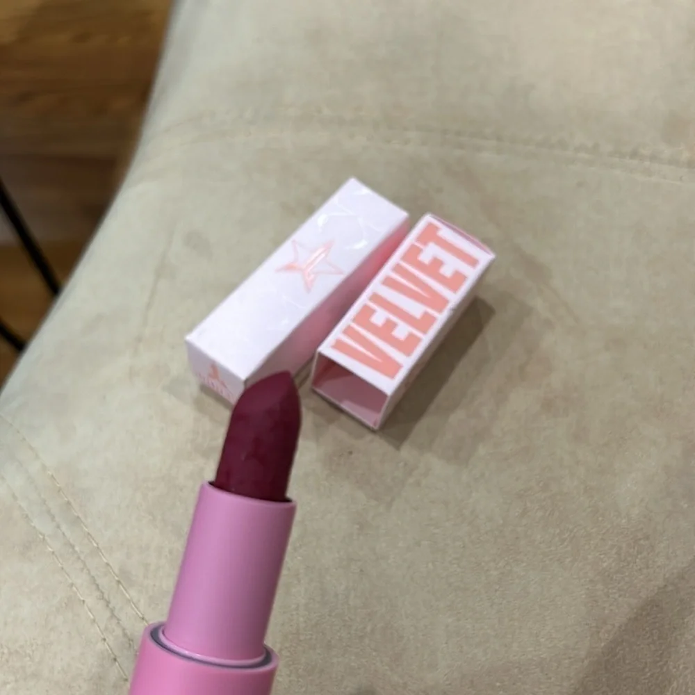 Jeffree Star Cosmetics Velvet Trap Lipstick in major attitude New in box make up