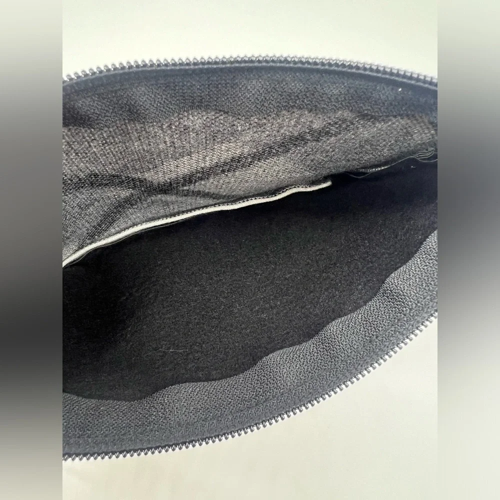 N/A cosmetic bag
