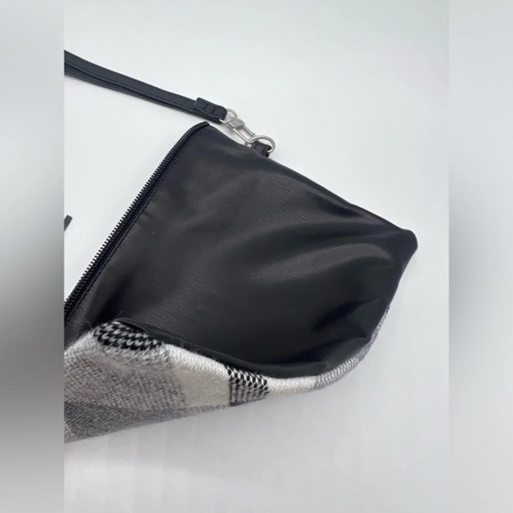 N/A cosmetic bag