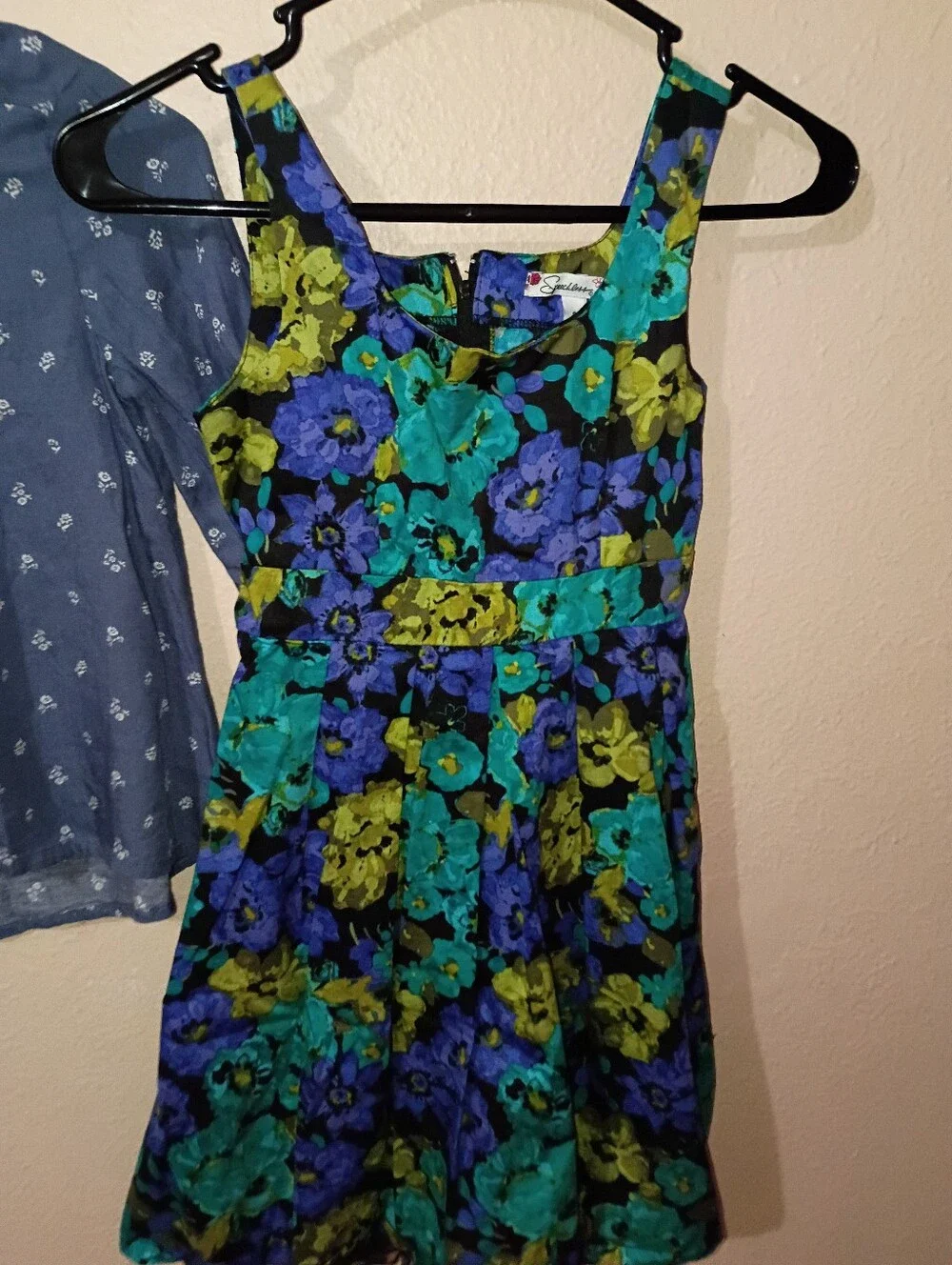 GIRLS SIZE 8 BUNDLE OSHKOSH TOP, SPEECHLESS DRESS, & LINEN PANTS