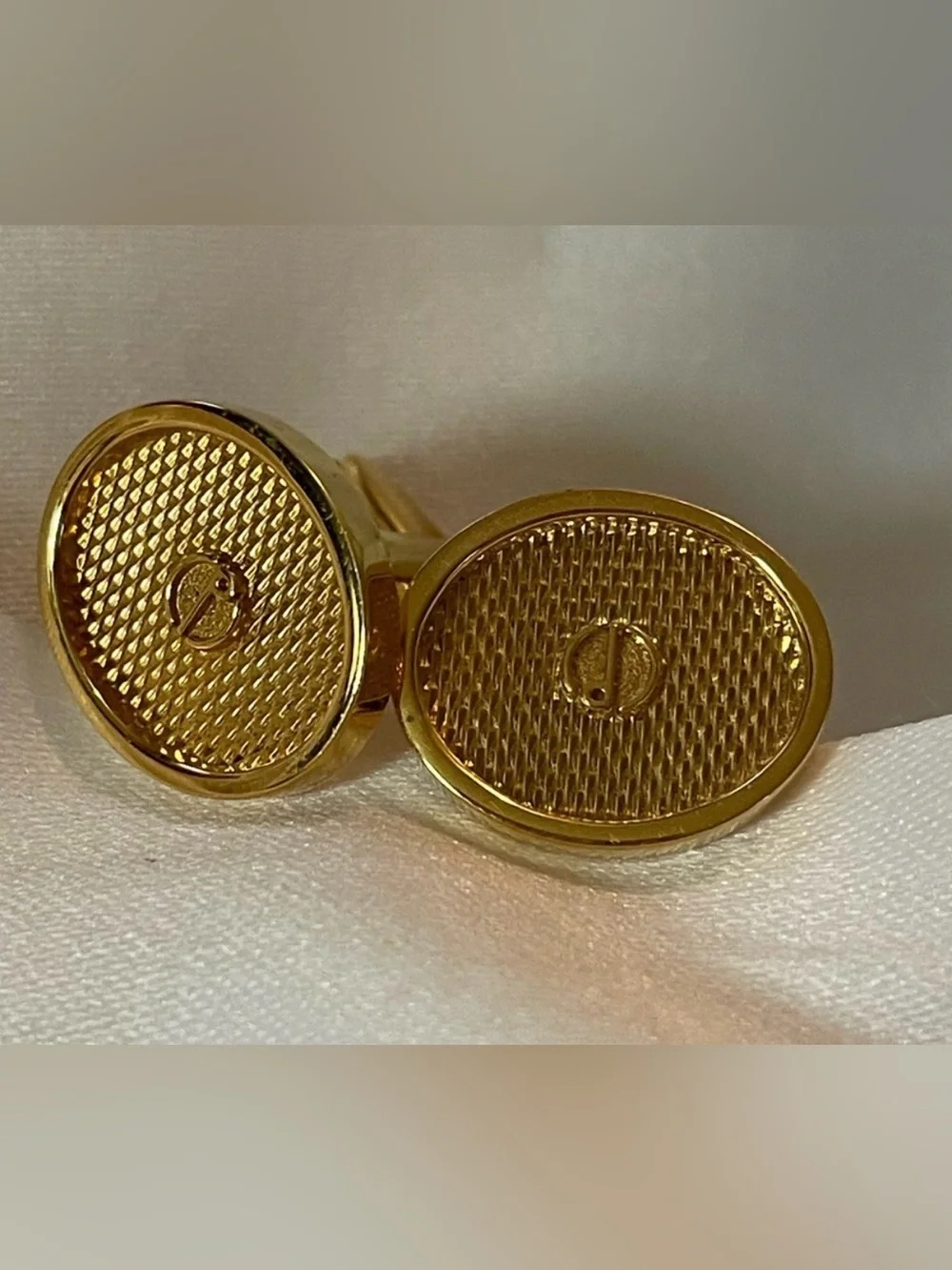 Alfred Dunhill classic gold