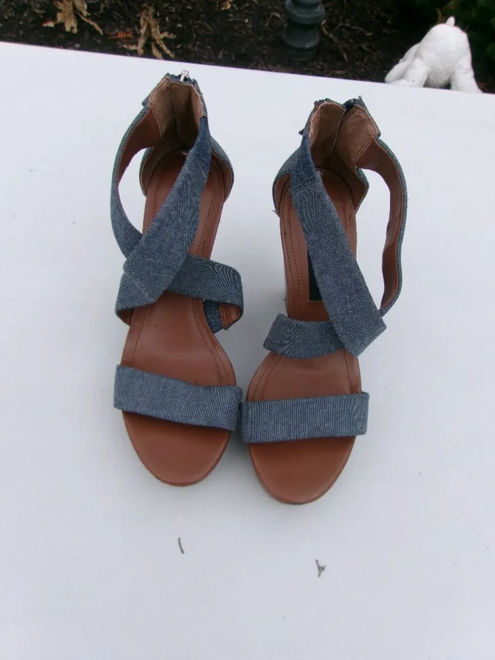 WHITE HOUSE BLACK MARKET DENIM WEDGE SANDALS 5.5