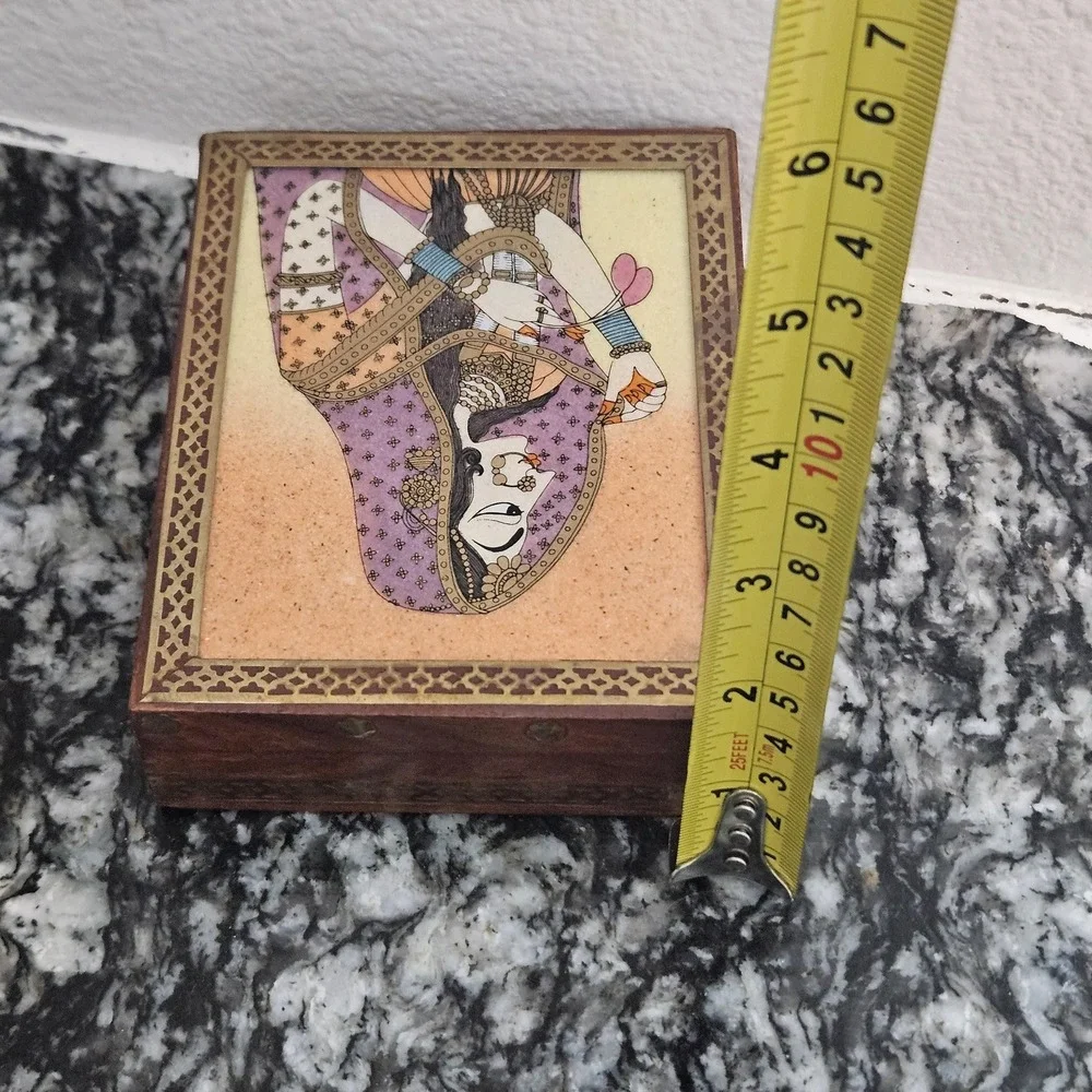 The Unbranded Brand handpainted lid