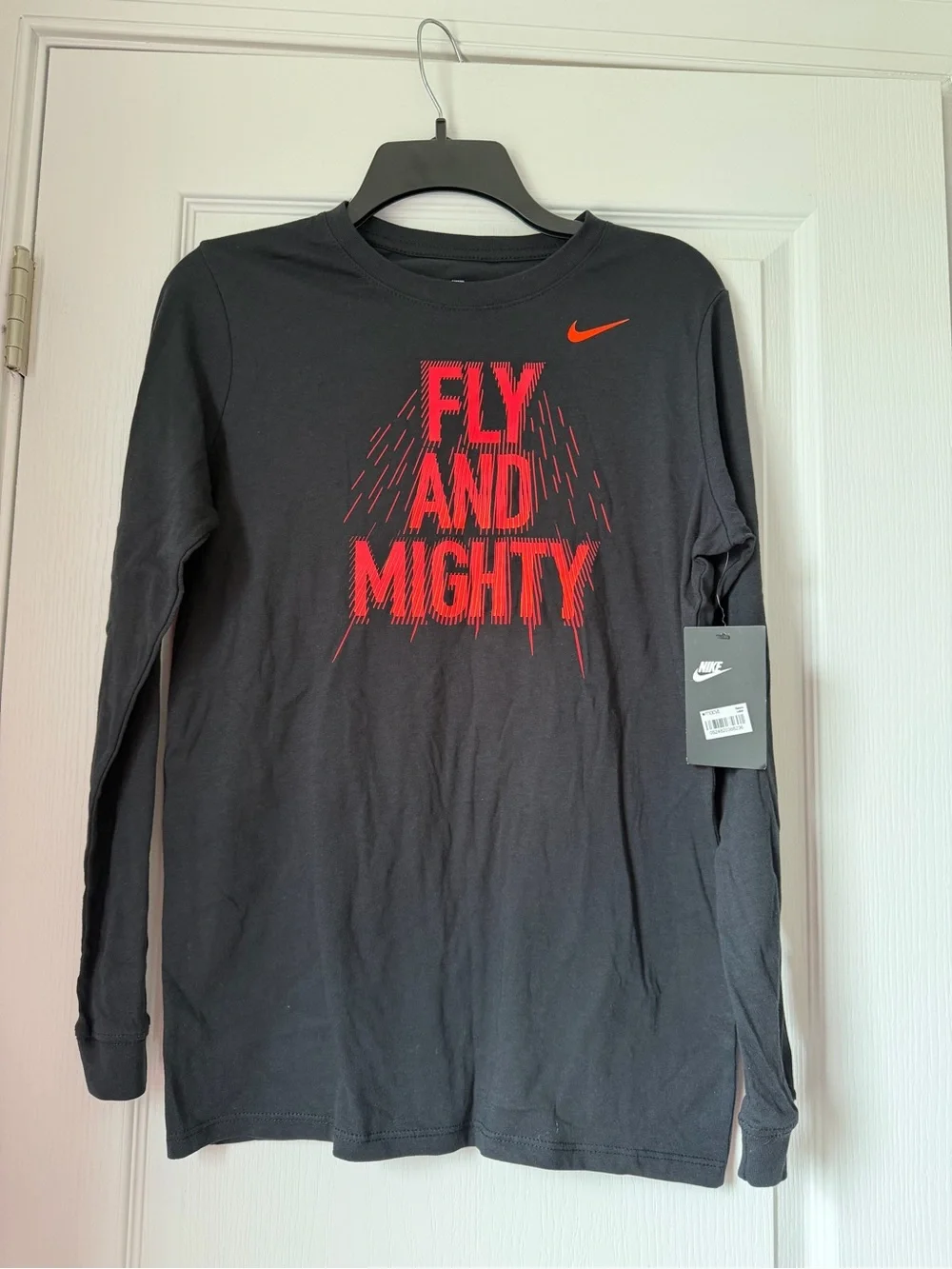 New Kids Nike Black Long-Sleeve 'Fly and Mighty' Graphic Tee Size XL