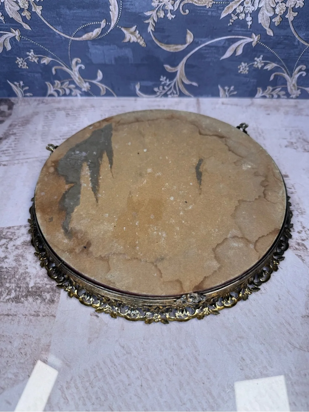 Vintage round mirrored