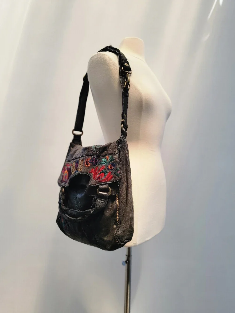 Lucky Brand Abbey Road Vintage Black Leather Hobo Bag Boho Embroidered Festival