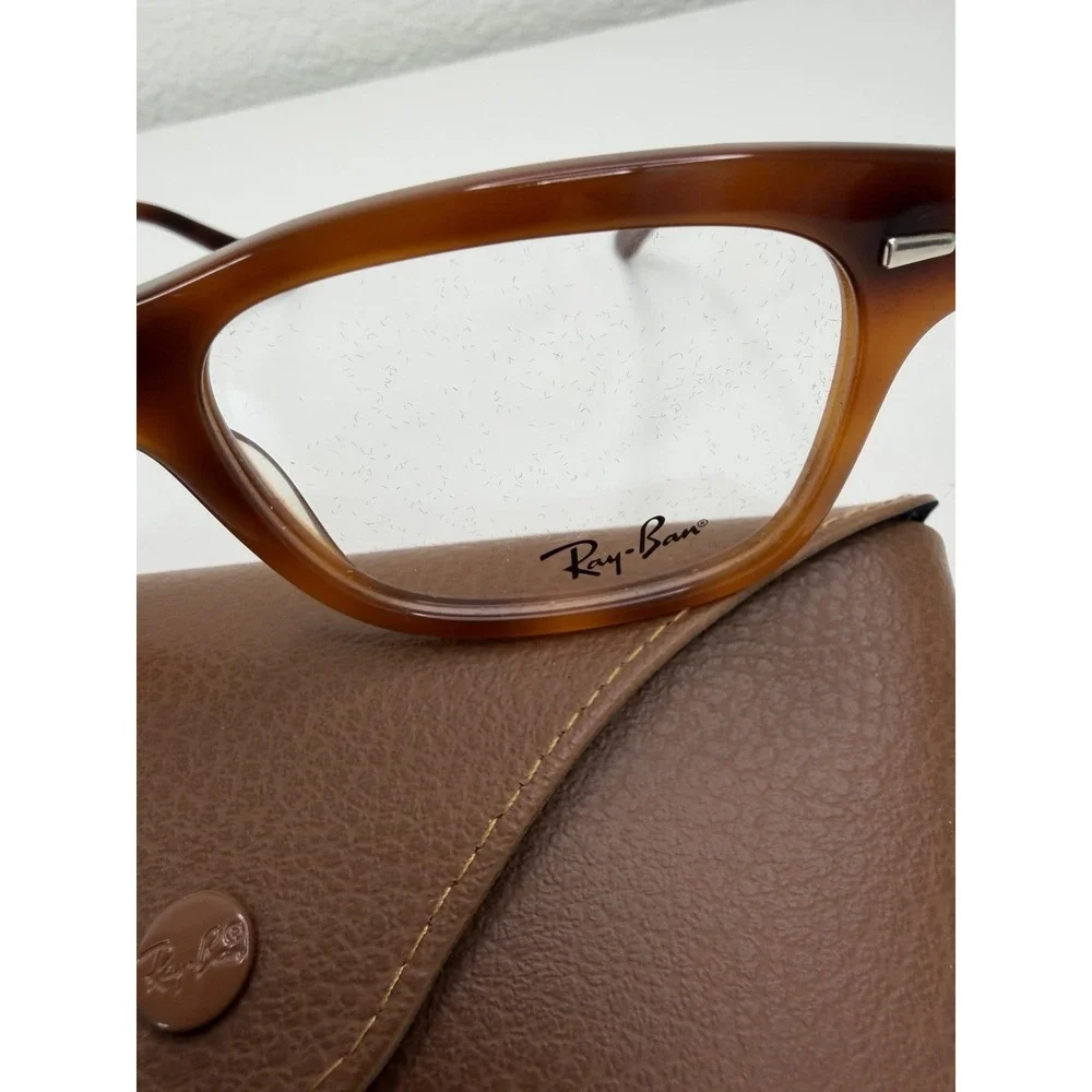 Ray-Ban maker ray