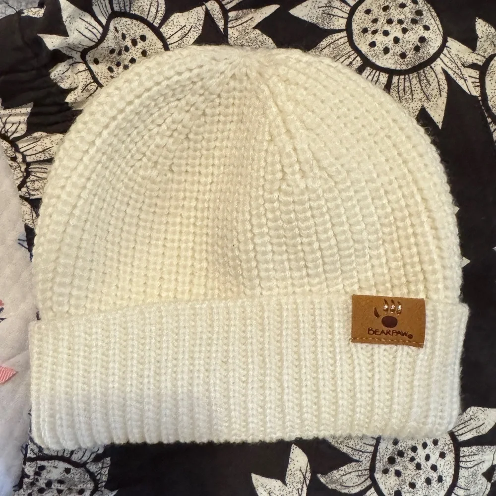 BearPaw cozy white