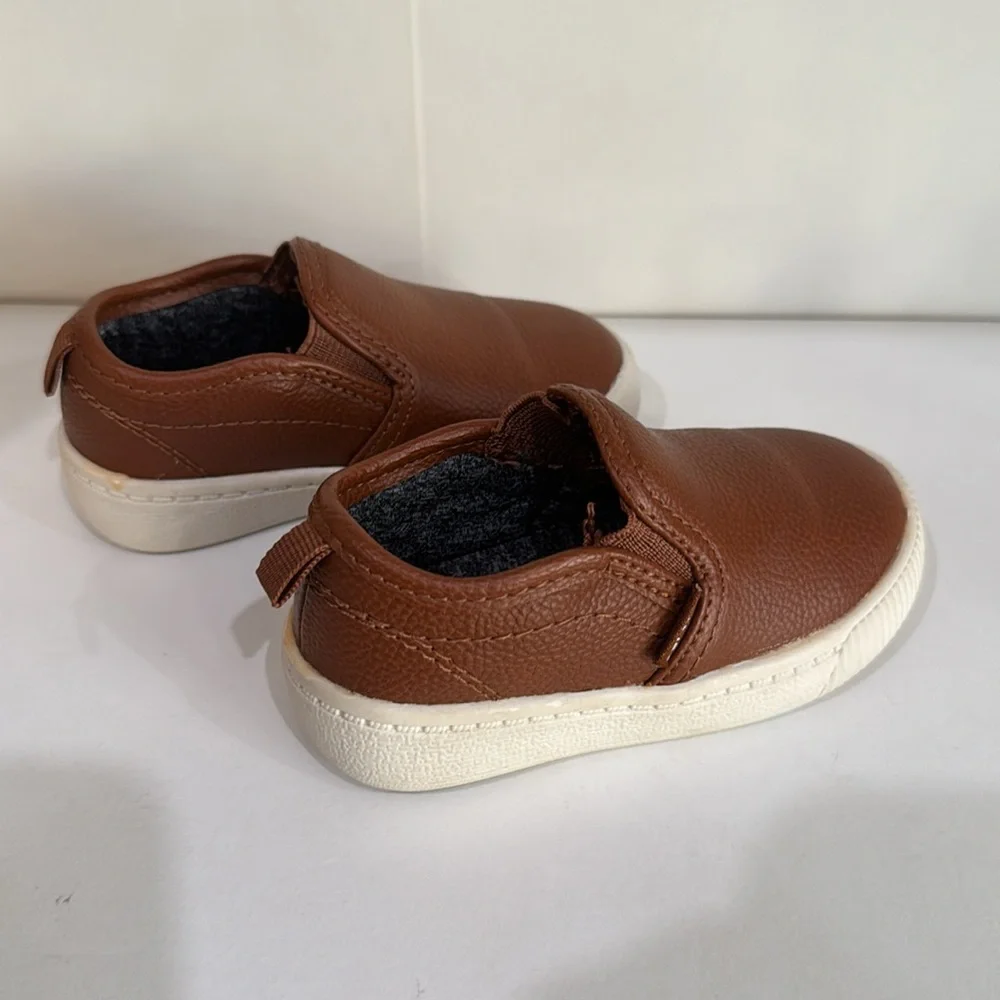 CARTER’S - boys shoes size‎ 5small