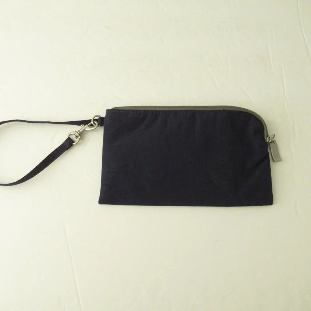 Baggallini wristlet clean