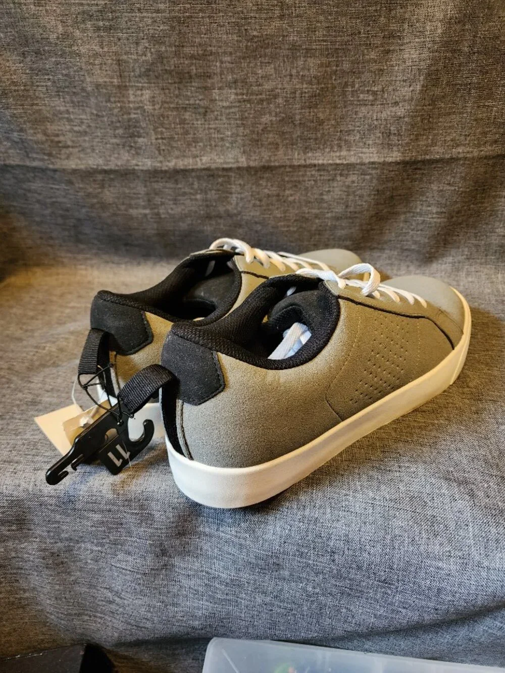 Men's Size 11 No Boundaries Gray/Black Low Top Lace Up Shoes