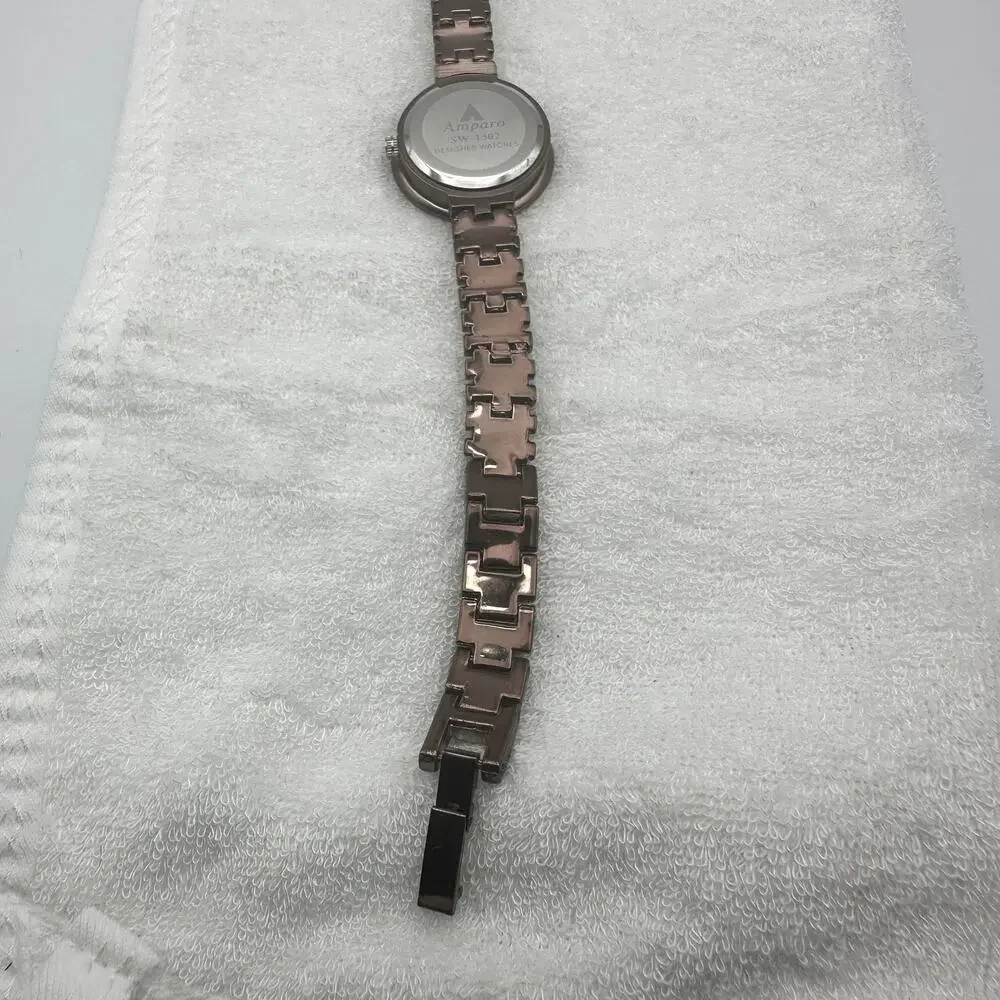 Amparo watch details
