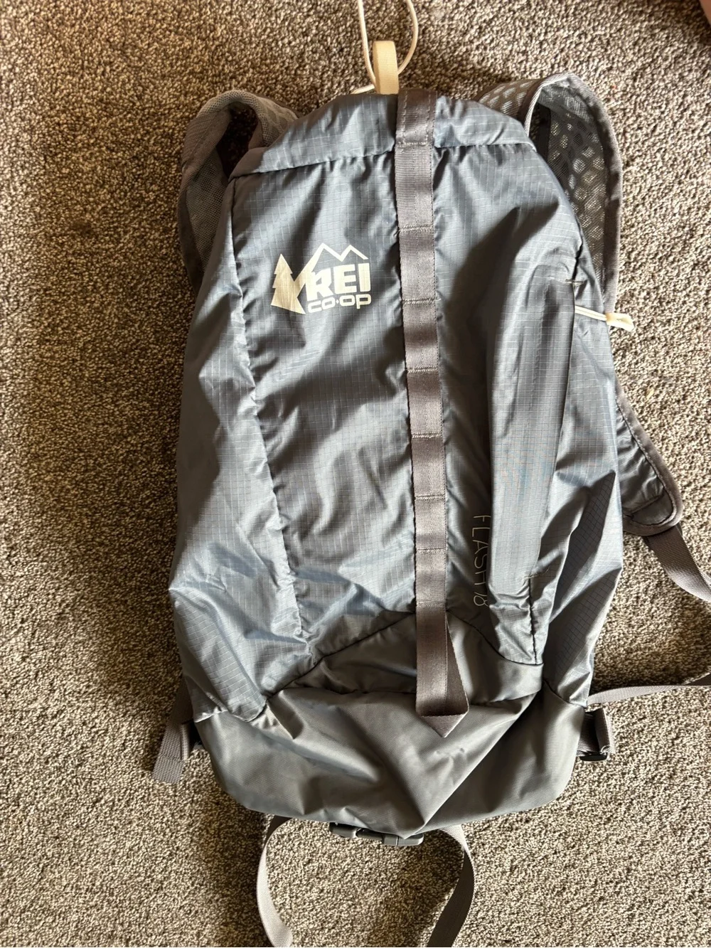 REI Flash 18 pack