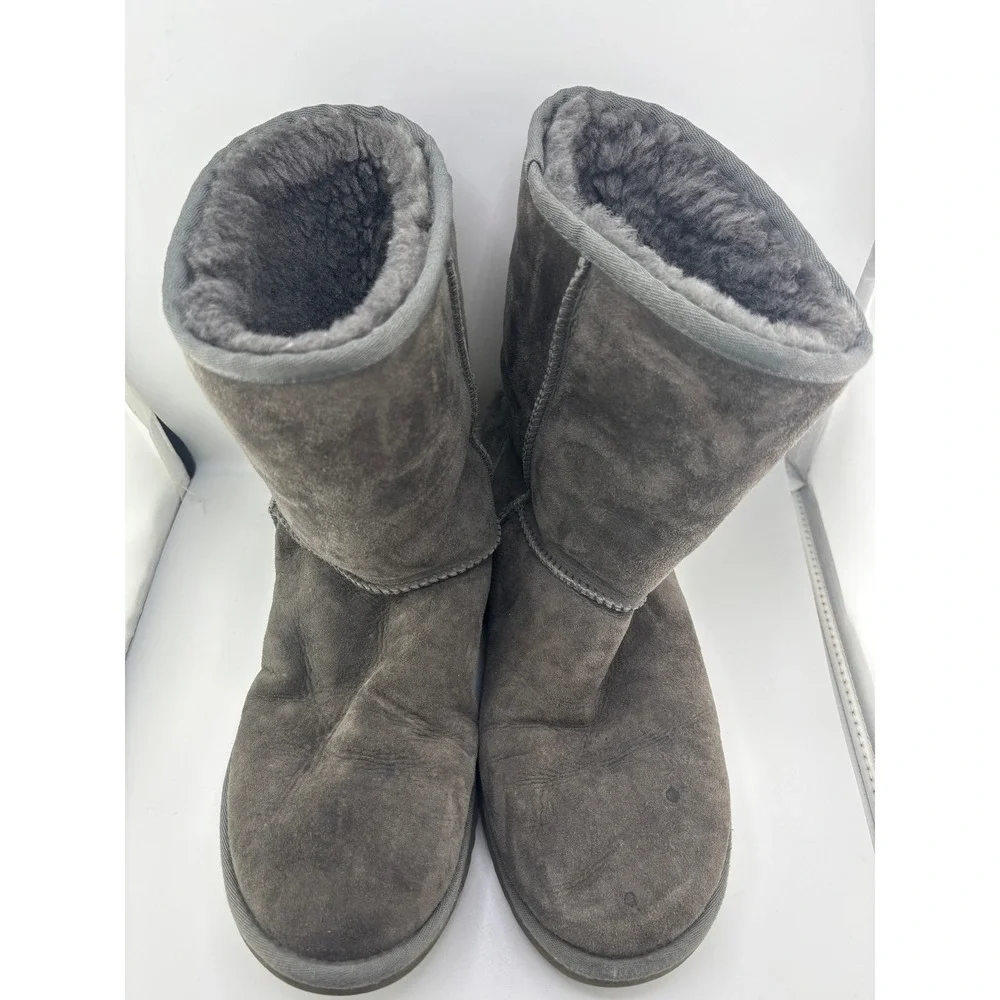 UGG short mid by