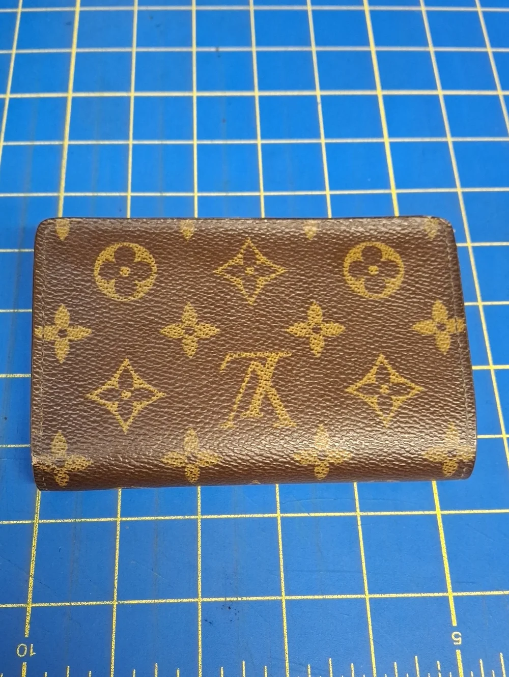 Louis Vuitton compact monogram