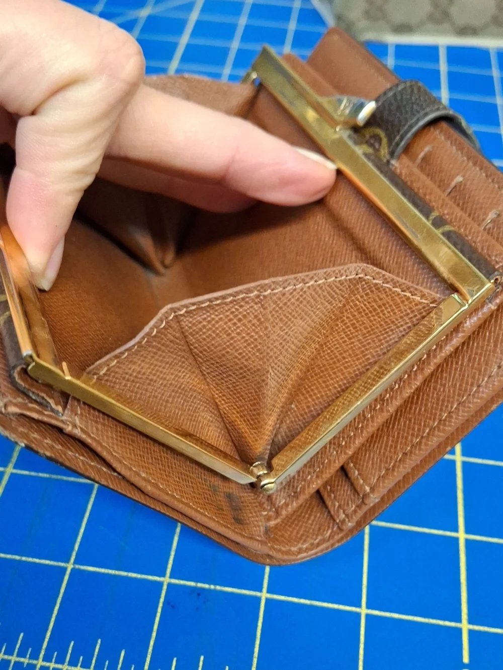 Louis Vuitton compact monogram