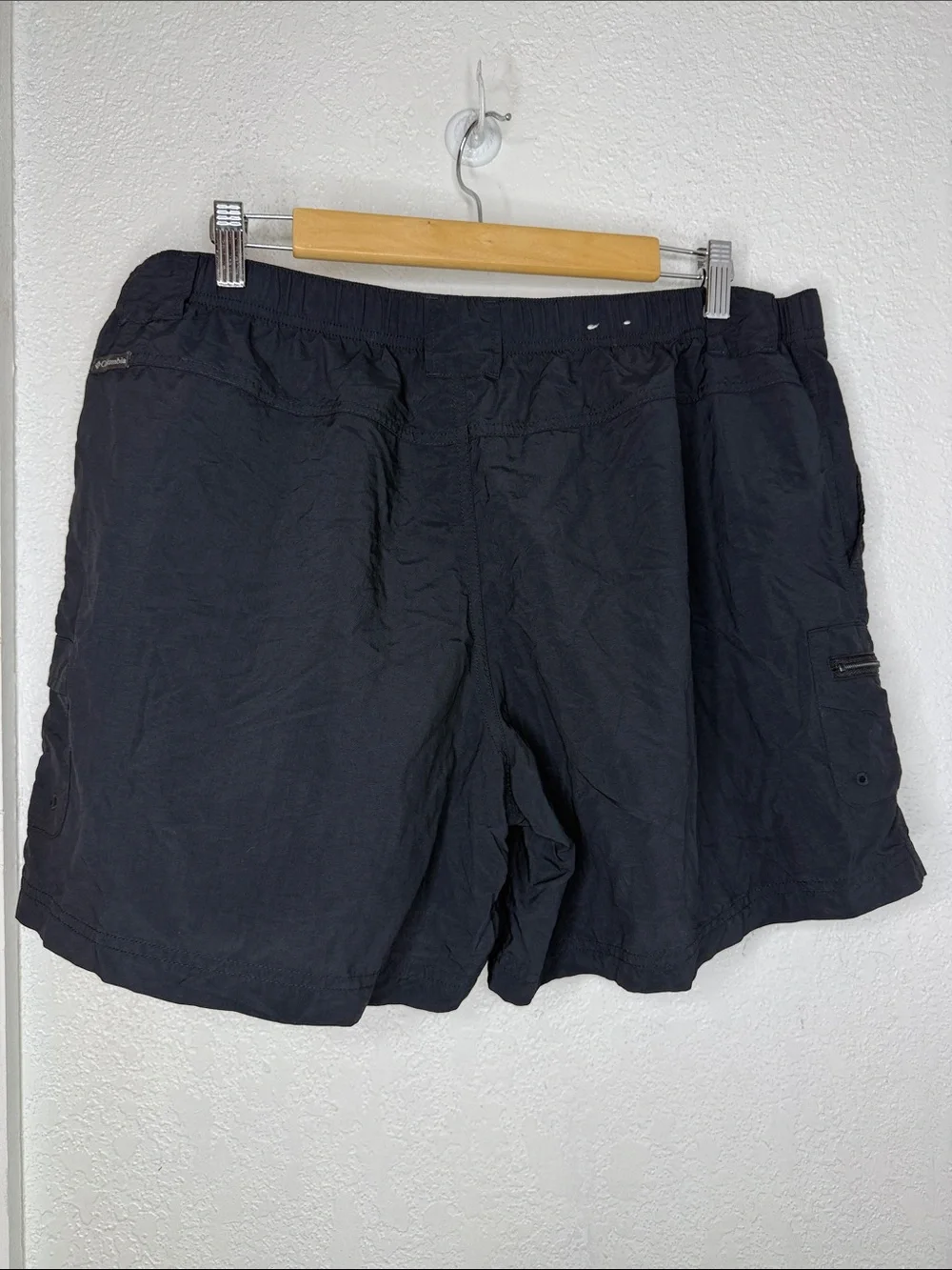 Columbia Omni-Shade Black Cargo Hiking Fishing Shorts XL Lightweight Nylon