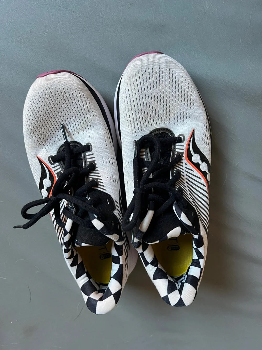 Saucony details women’s black