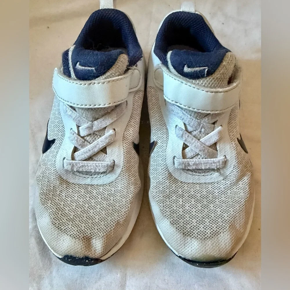 Nike revolution ‘grey