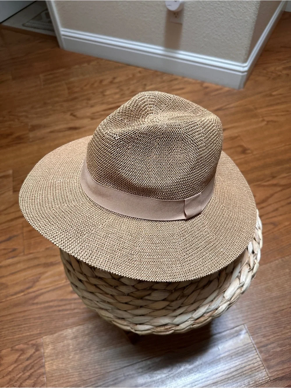 Straw hat like new