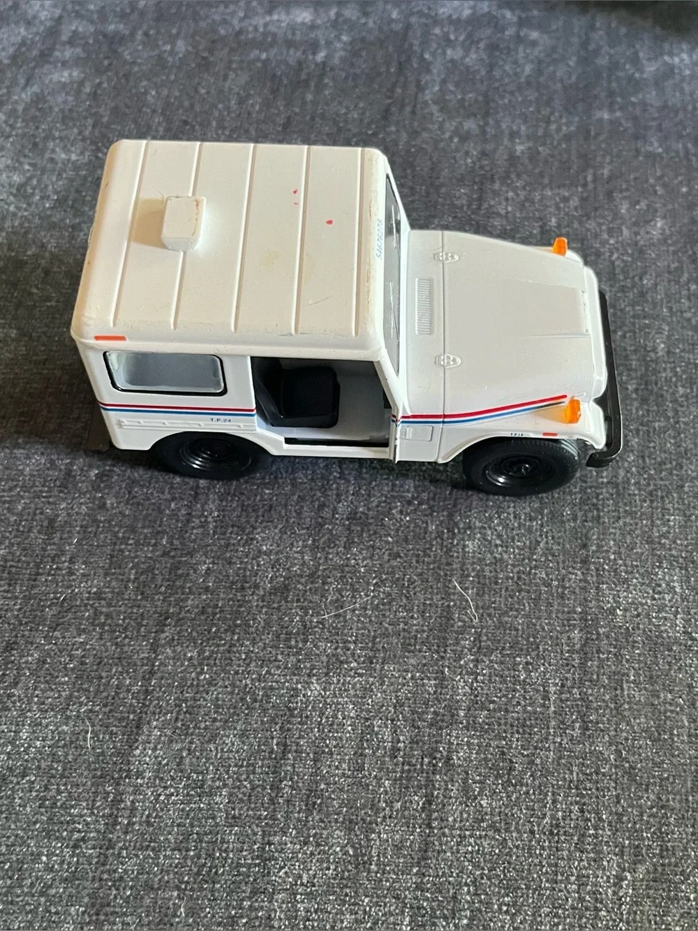 Kinsmart 1:26 Diecast 1971 Jeep DJ-5B Delivery Truck White U.S. Mail Model