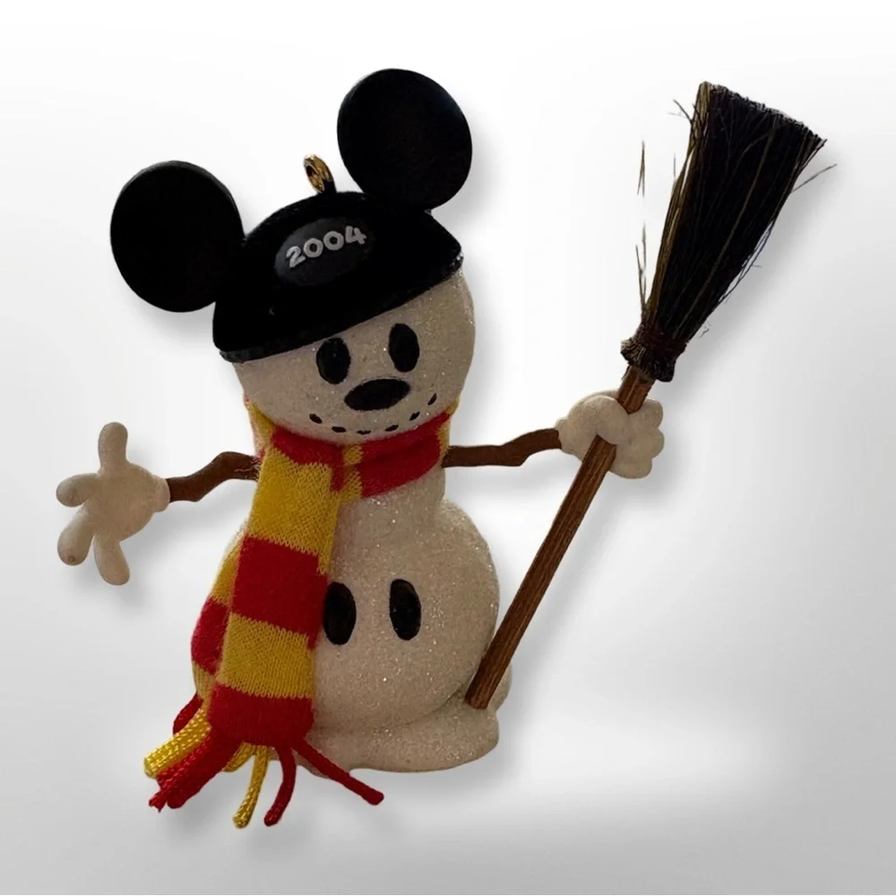 Hallmark Disney 2004 Snow Sculpture Mickey Mouse