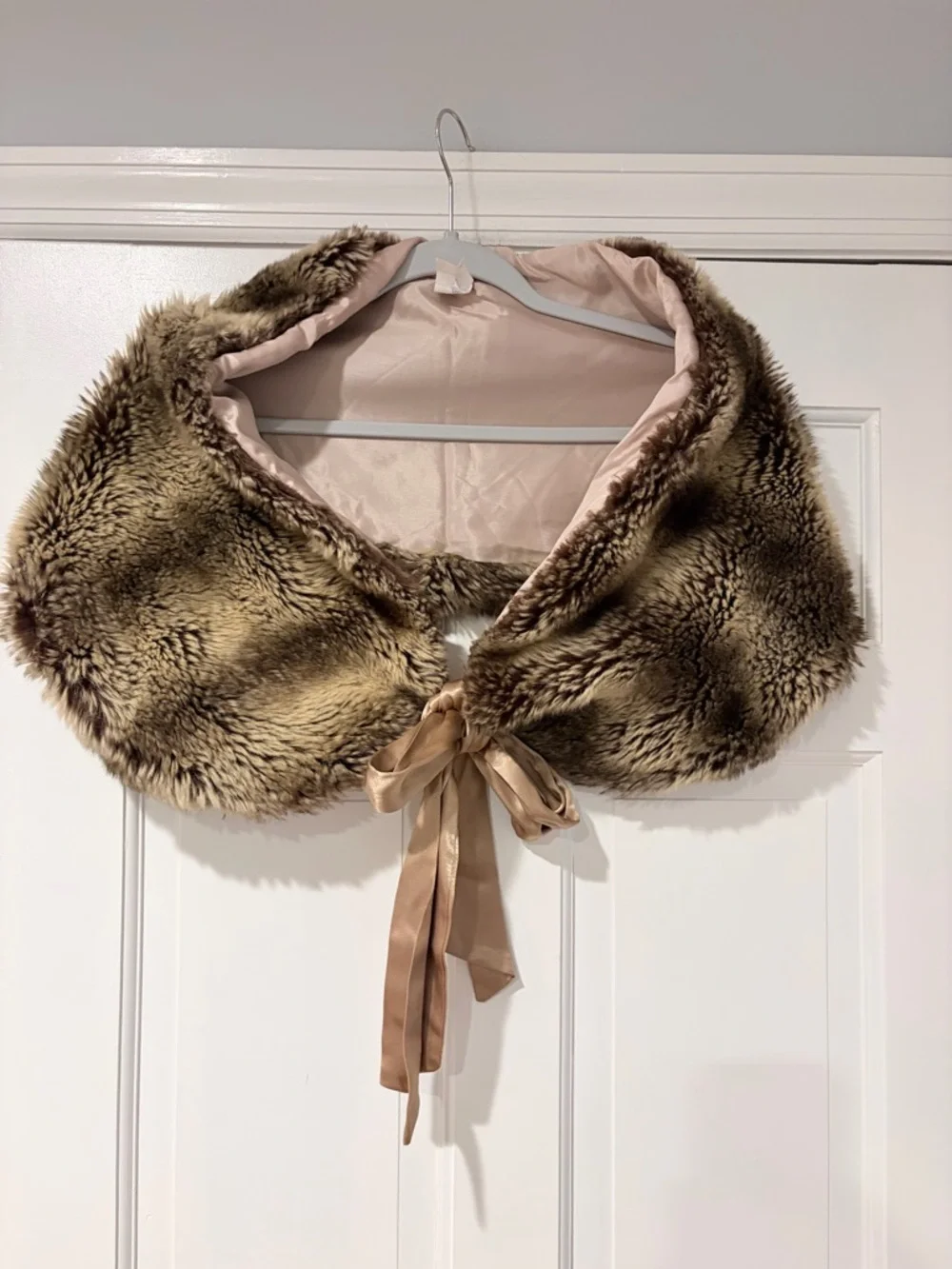 Beau Bois Faux Fur Capelet Shawl Satin Tie Closure Size L
