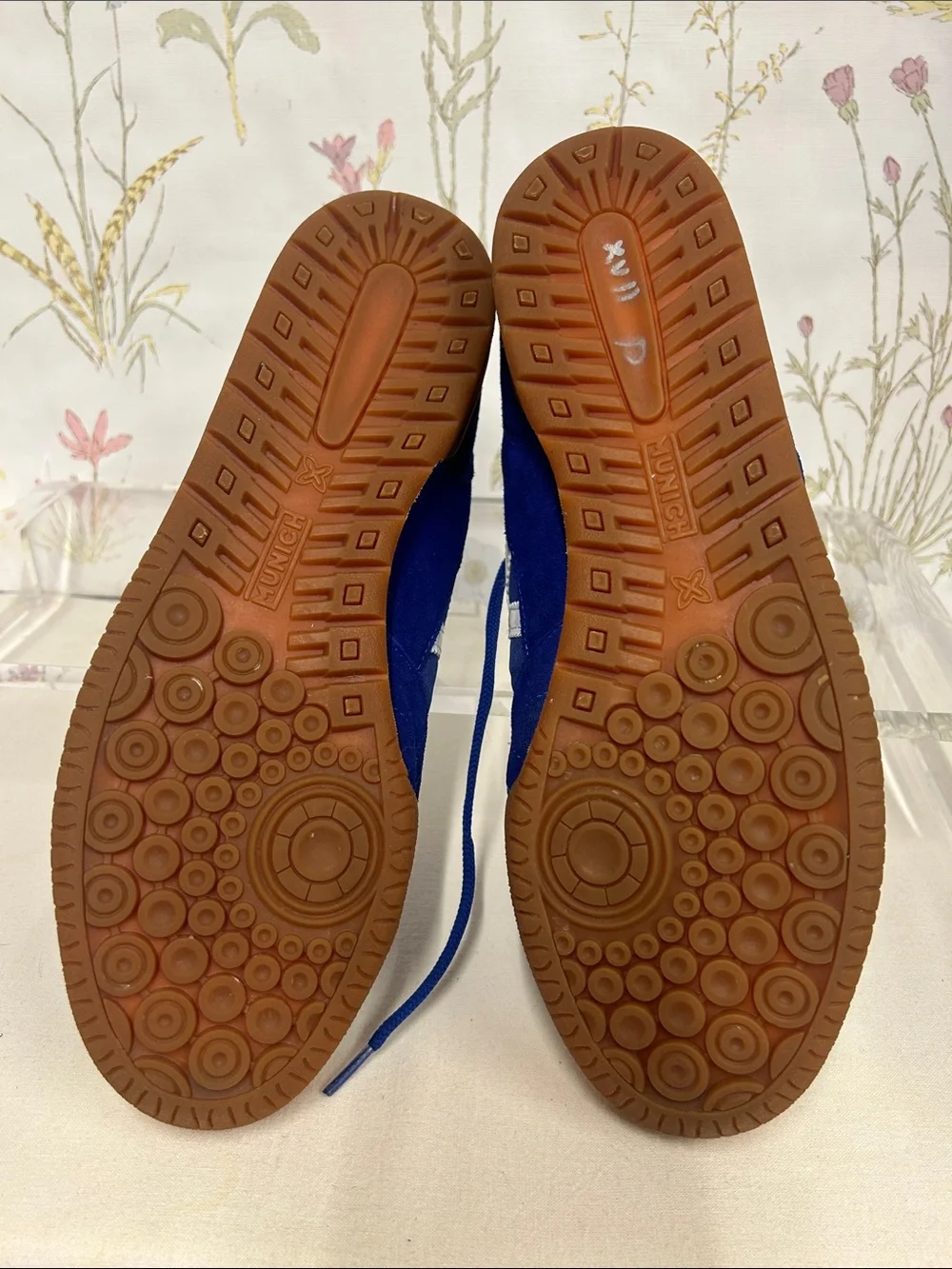 Munich detail blue suede